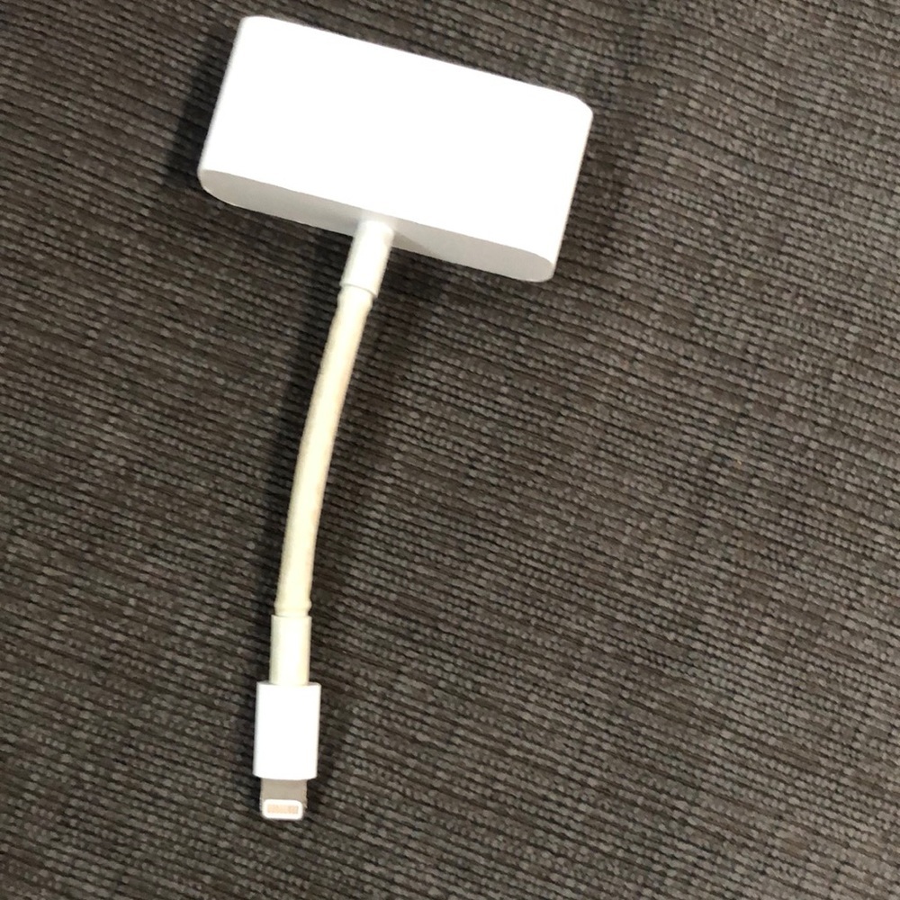 Apple lightning to VGA adaptor